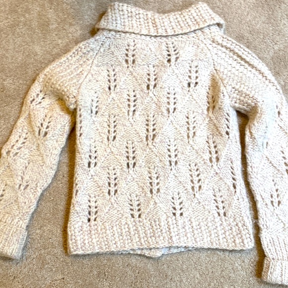 Beautiful hand knit sweater by Dollie - Picture 7 of 9